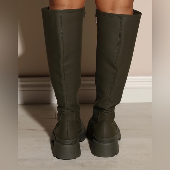 Boots - Picture 4 of 4